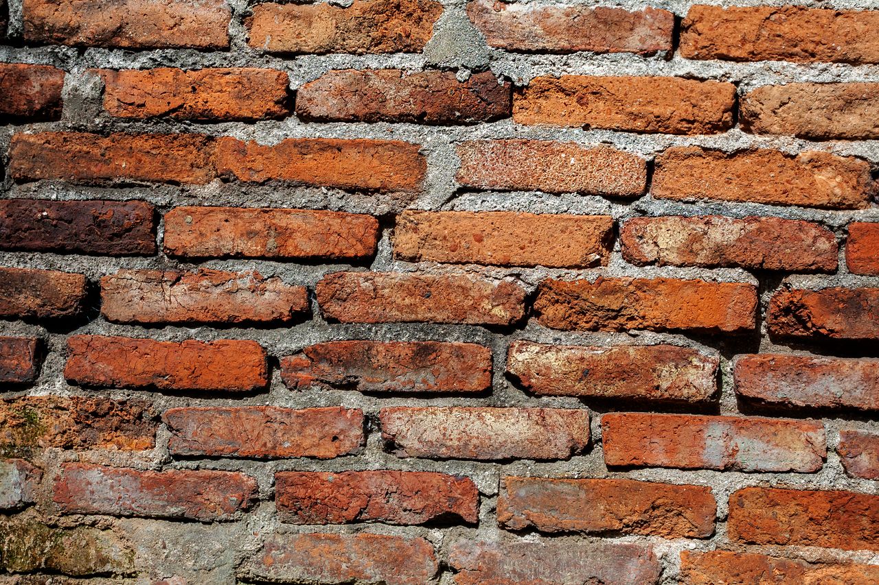 Detailed texture of a rustic red brick wall in Mérida, Venezuela. Ideal for backgrounds.